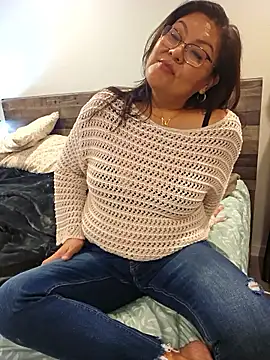 Snapshot of sw33th3art chatting on November 23, 3:39 am sw33th3art online show from November 23, 3:39 am