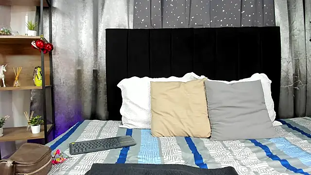 Snapshot of Lenapaul_ chatting on December 14, 4:51 am Lenapaul online show from December 14, 4:51 am