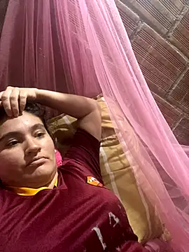 Snapshot of lunasexyhot18 chatting on November 6, 12:22 am lunasexyhot18 online show from November 6, 12:22 am