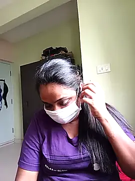 Snapshot of queendivya chatting on October 4, 5:05 am queendivya online show from October 4, 5:05 am