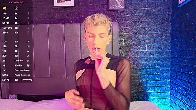 Snapshot of Erick_Velveth chatting on November 10, 6:34 am Erick Velveth online show from November 10, 6:34 am