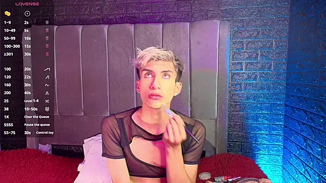 Snapshot of Erick_Velveth chatting on November 15, 5:27 am Erick Velveth online show from November 15, 5:27 am