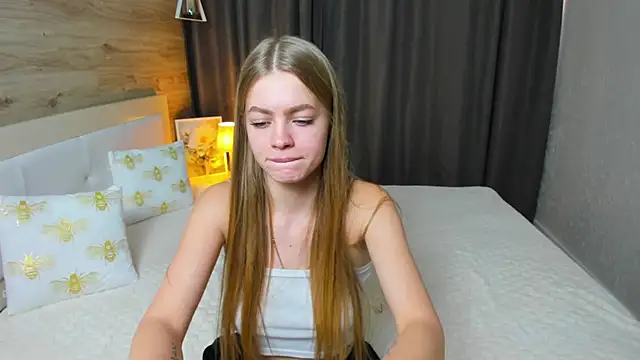 Snapshot of Alisa_Glamour chatting on October 14, 12:17 pm Alisa Glamour online show from October 14, 12:17 pm