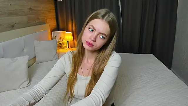 Snapshot of Alisa_Glamour chatting on October 15, 1:55 pm Alisa Glamour online show from October 15, 1:55 pm