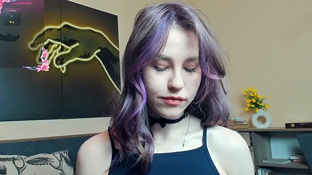MaliaBourraine online show from June 13, 7:39 am
