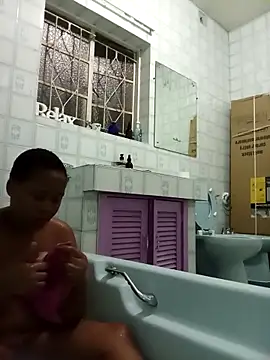 Snapshot of BubblyBeautiful chatting on November 2, 9:28 pm BubblyBeautiful online show from November 2, 9:28 pm