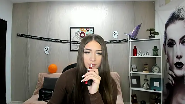 EllaClarke online show from October 30, 11:55 am