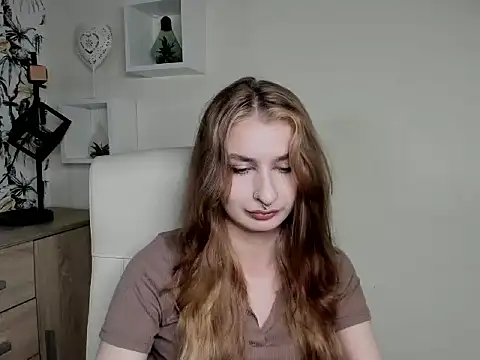 NinaBlond1 online show from October 9, 5:49 am