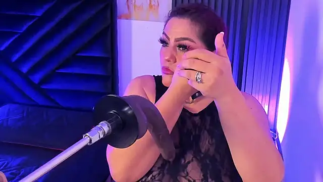 Snapshot of Aliyahsstone chatting on October 23, 3:50 am Aliyahsstone online show from October 23, 3:50 am