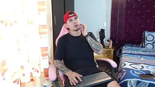 BooyHott  online show from November 7, 6:52 pm