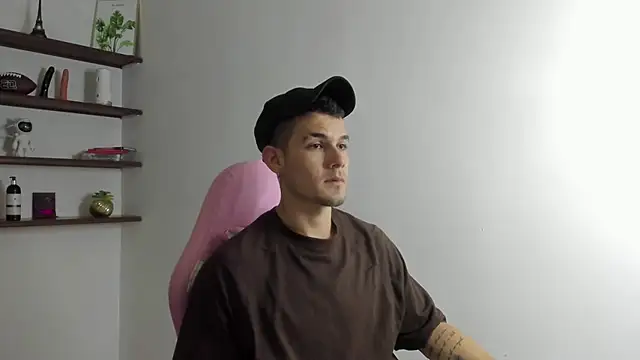 BooyHott  online show from December 14, 6:56 pm