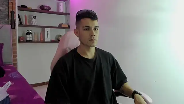 BooyHott  online show from December 21, 7:43 pm