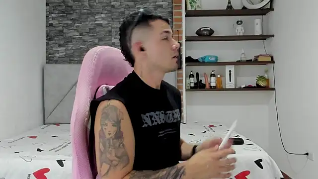 BooyHott  online show from March 5, 7:10 pm