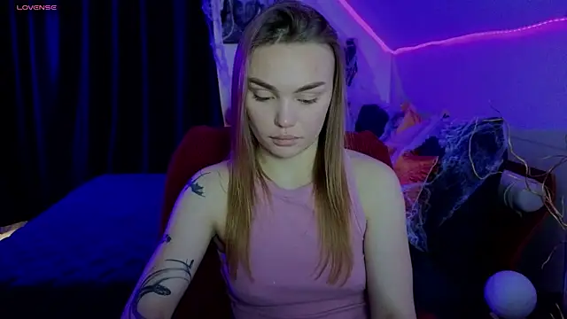 Snapshot of KitsyMoore chatting on October 28, 1:14 pm KitsyMoore online show from October 28, 1:14 pm