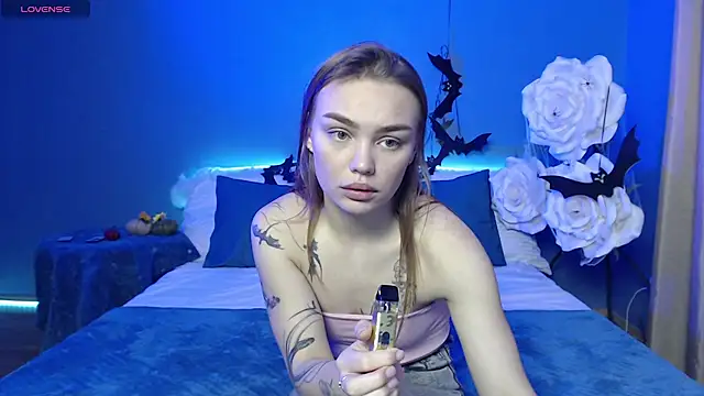 Snapshot of KitsyMoore chatting on November 6, 1:23 pm KitsyMoore online show from November 6, 1:23 pm