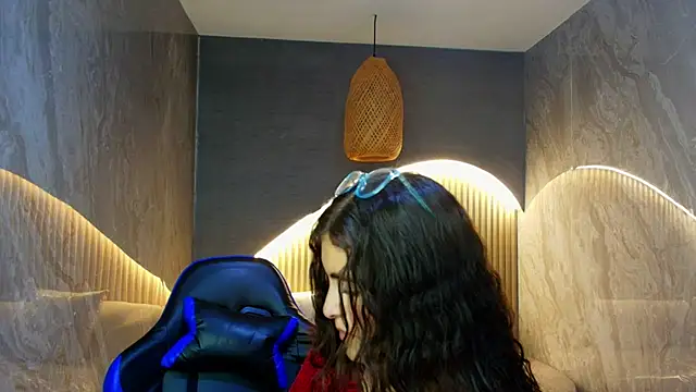 dany r  online show from November 10, 1:21 pm