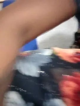 Snapshot of sweetqueen143 chatting on October 2, 5:42 pm sweetqueen143 online show from October 2, 5:42 pm