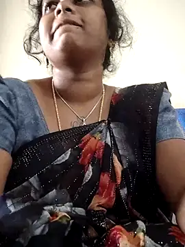 Snapshot of sweetqueen143 chatting on October 3, 5:48 am sweetqueen143 online show from October 3, 5:48 am