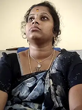 Snapshot of sweetqueen143 chatting on October 5, 6:12 am sweetqueen143 online show from October 5, 6:12 am