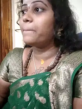 Snapshot of sweetqueen143 chatting on October 22, 3:56 pm sweetqueen143 online show from October 22, 3:56 pm