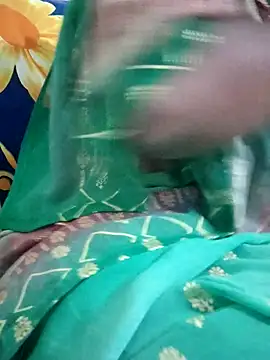 Snapshot of sweetqueen143 chatting on October 24, 4:25 pm sweetqueen143 online show from October 24, 4:25 pm