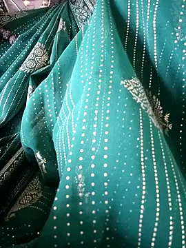 Snapshot of sweetqueen143 chatting on October 25, 4:31 am sweetqueen143 online show from October 25, 4:31 am