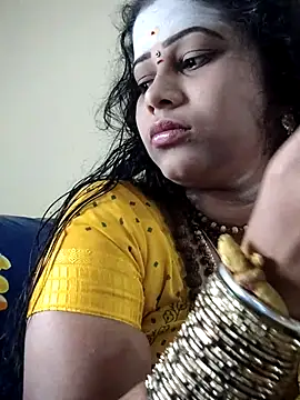 Snapshot of sweetqueen143 chatting on October 26, 4:40 am sweetqueen143 online show from October 26, 4:40 am