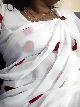 Snapshot of sweetqueen143 chatting on November 2, 1:35 pm sweetqueen143 online show from November 2, 1:35 pm