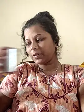 Snapshot of sweetqueen143 chatting on November 3, 2:57 am sweetqueen143 online show from November 3, 2:57 am