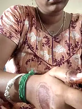 Snapshot of sweetqueen143 chatting on November 4, 3:27 am sweetqueen143 online show from November 4, 3:27 am