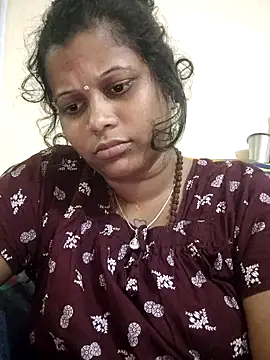 Snapshot of sweetqueen143 chatting on November 6, 4:08 pm sweetqueen143 online show from November 6, 4:08 pm