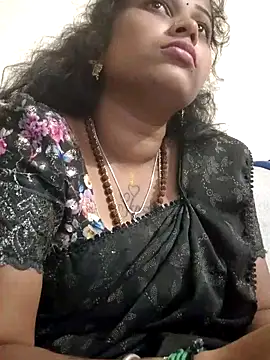 Snapshot of sweetqueen143 chatting on November 10, 4:17 pm sweetqueen143 online show from November 10, 4:17 pm