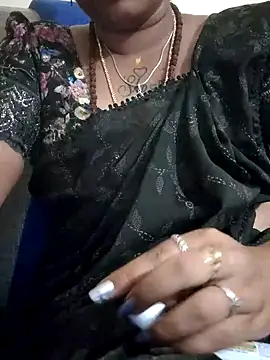 Snapshot of sweetqueen143 chatting on November 11, 4:40 pm sweetqueen143 online show from November 11, 4:40 pm