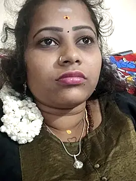 Snapshot of sweetqueen143 chatting on November 14, 5:22 pm sweetqueen143 online show from November 14, 5:22 pm