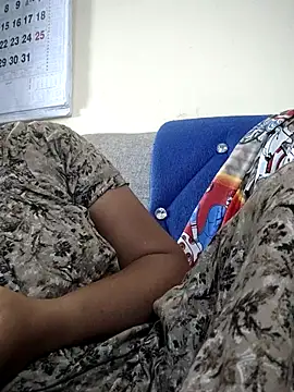 Snapshot of sweetqueen143 chatting on November 17, 2:39 am sweetqueen143 online show from November 17, 2:39 am