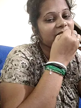 Snapshot of sweetqueen143 chatting on November 17, 2:45 pm sweetqueen143 online show from November 17, 2:45 pm