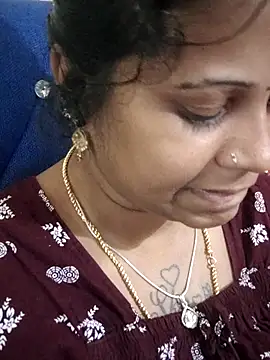 Snapshot of sweetqueen143 chatting on November 20, 4:29 pm sweetqueen143 online show from November 20, 4:29 pm