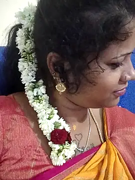 Snapshot of sweetqueen143 chatting on November 21, 4:38 pm sweetqueen143 online show from November 21, 4:38 pm