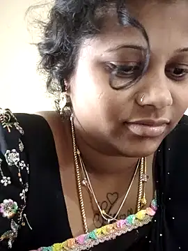 Snapshot of sweetqueen143 chatting on November 24, 5:18 am sweetqueen143 online show from November 24, 5:18 am