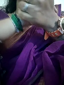 Snapshot of sweetqueen143 chatting on December 4, 3:10 pm sweetqueen143 online show from December 4, 3:10 pm