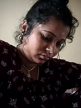 Snapshot of sweetqueen143 chatting on December 5, 3:15 am sweetqueen143 online show from December 5, 3:15 am