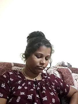 Snapshot of sweetqueen143 chatting on December 5, 3:52 pm sweetqueen143 online show from December 5, 3:52 pm