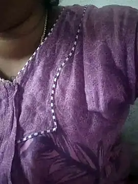 Snapshot of sweetqueen143 chatting on December 17, 7:14 am sweetqueen143 online show from December 17, 7:14 am