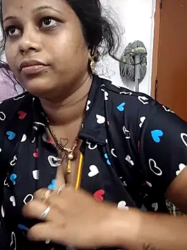 sweetqueen143 online show from May 26, 12:45 pm