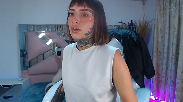 Snapshot of Gyal_8_ chatting on October 10, 3:16 am Gyal 8 online show from October 10, 3:16 am