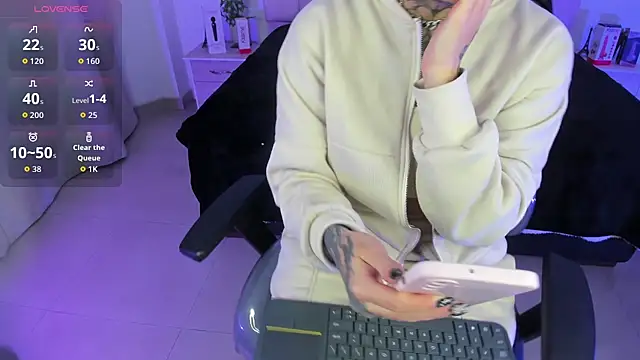 Gyal 8  online show from February 10, 5:00 am