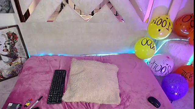 ladymooncs online show from July 14, 9:20 pm