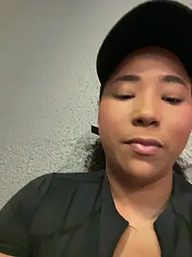 Snapshot of becca_wilsson chatting on May 25, 2:23 pm becca wilsson online show from May 25, 2:23 pm