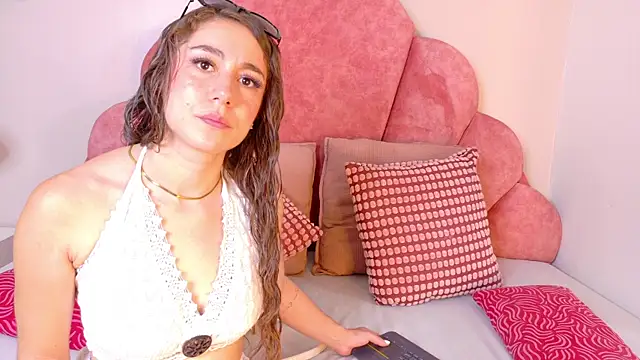 Snapshot of MyApril__ chatting on July 3, 1:50 pm MyApril online show from July 3, 1:50 pm