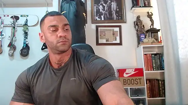 Snapshot of henryhadesflirt chatting on December 21, 6:04 pm henryhadesflirt online show from December 21, 6:04 pm